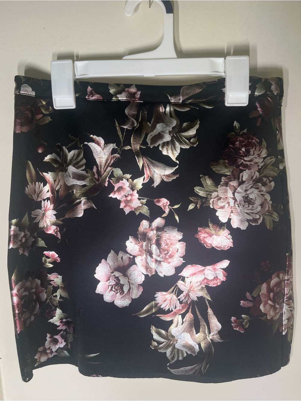 Women's Freestyle Revolution Floral Black & Pink Rose Satin Mini Skirt Size S
